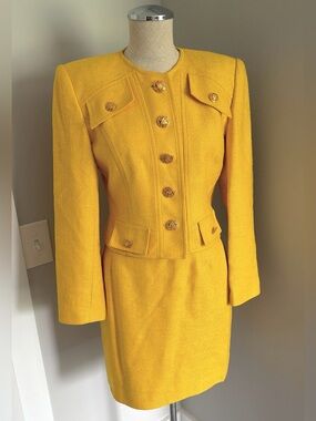 1990s Simonton Studio Yellow Silk 2-Piece Skirt Suit Jacket & Skirt Size 6P